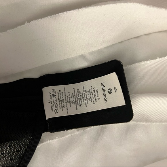 Lululemon Black Mesh Cross Back Adjustable Sports Bra - Picture 5 of 5